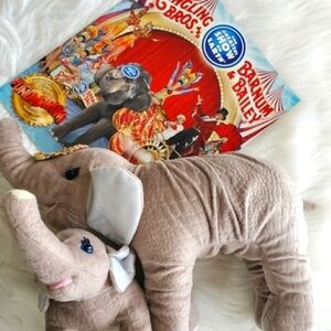 Barnum & Bailey Ringling Bros Circus Stuffed Plush Mother & Baby Elephant W Book